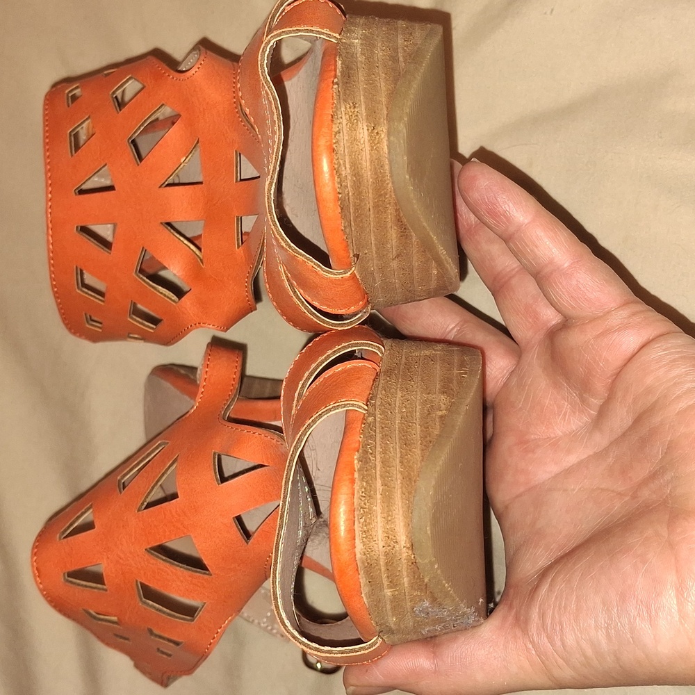 Restricted Orange Cage Wedges - Picture 2 of 8